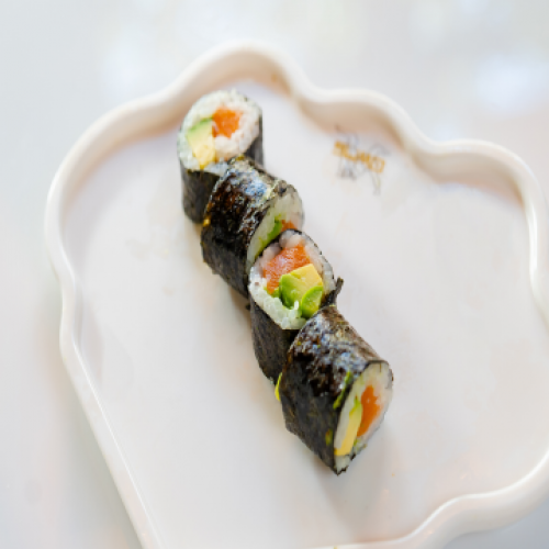 Maki De Salmon Y Aguacate