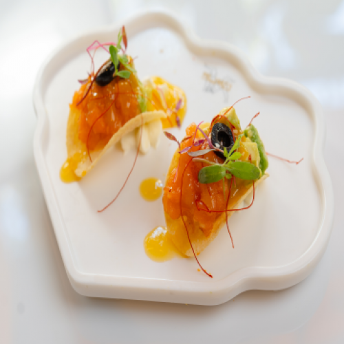 Taco De Salmon Con Aguacate